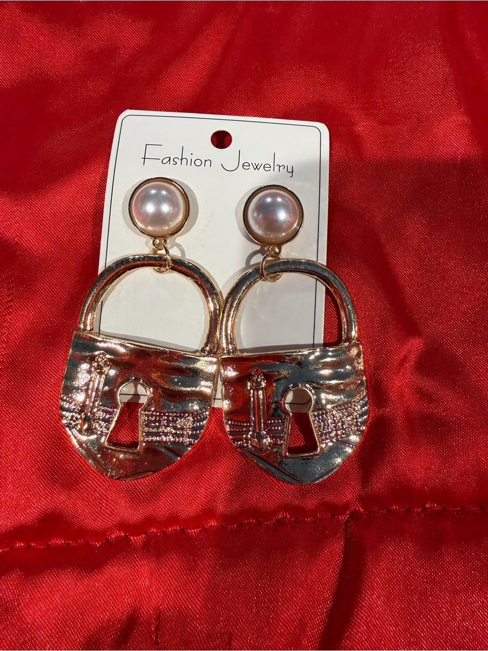 Fashion Jewelry Gold Padlock Drop Earrings with Pearl Tops